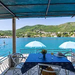 Lucija - Waterfront With Sunbeds! 게스트하우스 4*