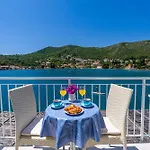 Lucija - Waterfront With Sunbeds! 4* 자톤