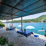Lucija - Waterfront With Sunbeds! 게스트하우스