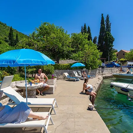 Lucija - Waterfront With Sunbeds! 4* Zaton