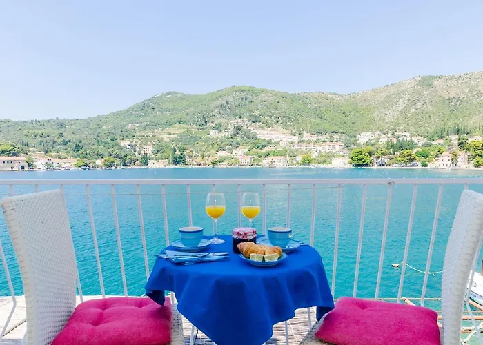 Lucija - Waterfront With Sunbeds! Pensionat