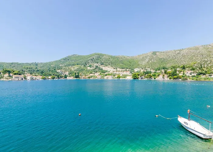 Pensionat Lucija - Waterfront With Sunbeds! 4*