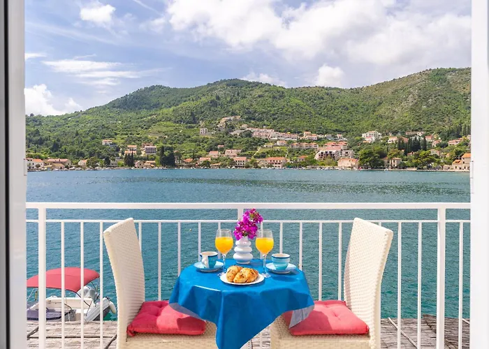 Pensionat Lucija - Waterfront With Sunbeds! Zaton (Dubrovnik-Neretva)
