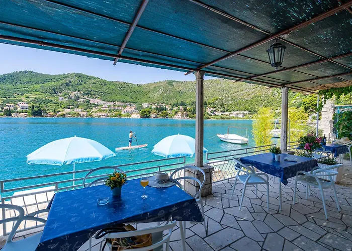 Pensionat Lucija - Waterfront With Sunbeds! 4*