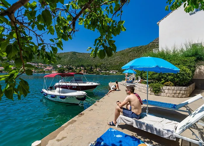 Pensionat Lucija - Waterfront With Sunbeds! Zaton (Dubrovnik-Neretva)