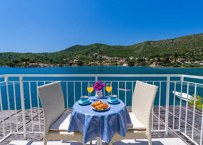 Lucija - Waterfront With Sunbeds! 4* Zaton (Dubrovnik-Neretva)