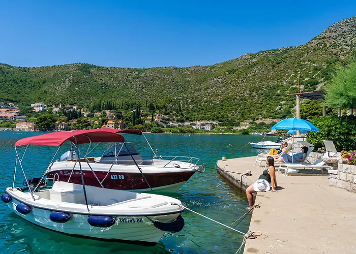 Pensionat Lucija - Waterfront With Sunbeds! 4*