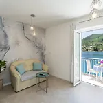 Lucija - Waterfront With Sunbeds! 4* Zaton (Dubrovnik-Neretva)