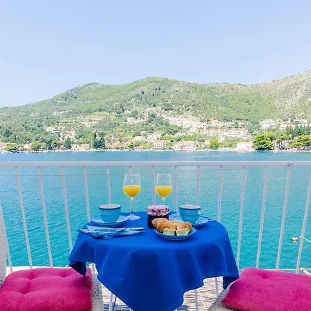 Lucija - Waterfront With Sunbeds! Pensjonat