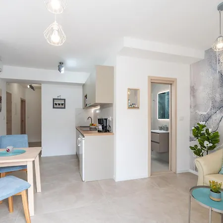 Guest house Lucija - Waterfront With Sunbeds!