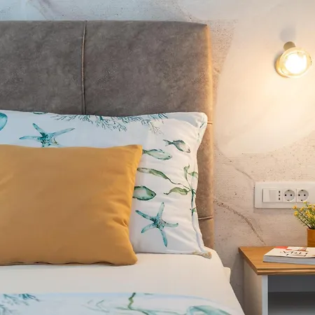 Lucija - Waterfront With Sunbeds! Гостевой дом 4*