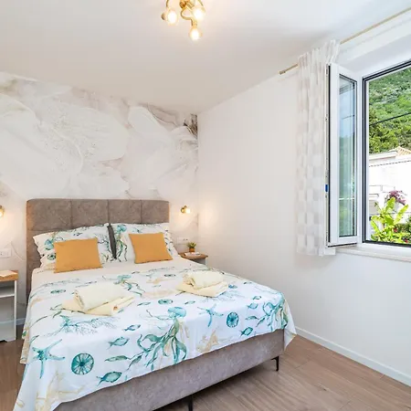 Guest house Lucija - Waterfront With Sunbeds! 4*