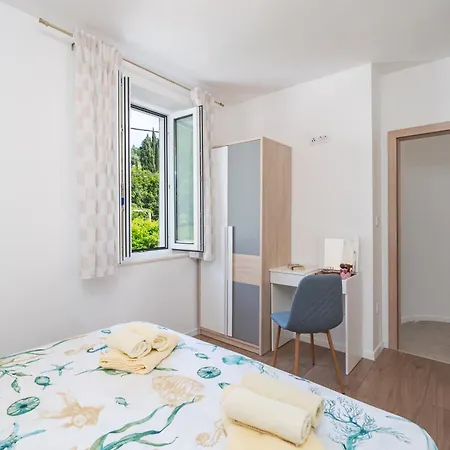 Lucija - Waterfront With Sunbeds! Zaton (Dubrovnik-Neretva)