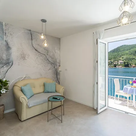 Lucija - Waterfront With Sunbeds! 4* Zaton (Dubrovnik-Neretva)