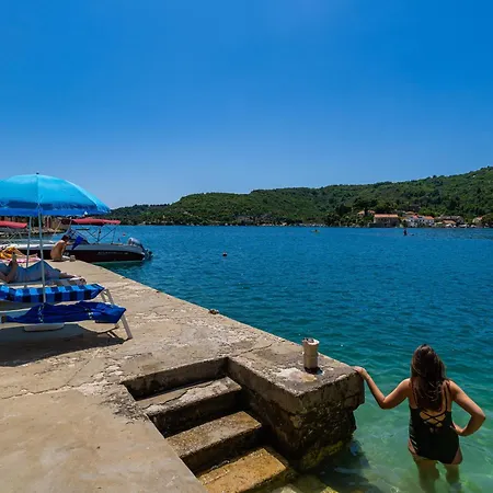 Lucija - Waterfront With Sunbeds!
