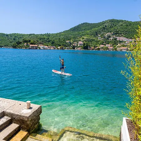 Lucija - Waterfront With Sunbeds!