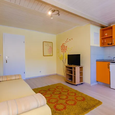 Lucija - Waterfront With Sunbeds! 4*